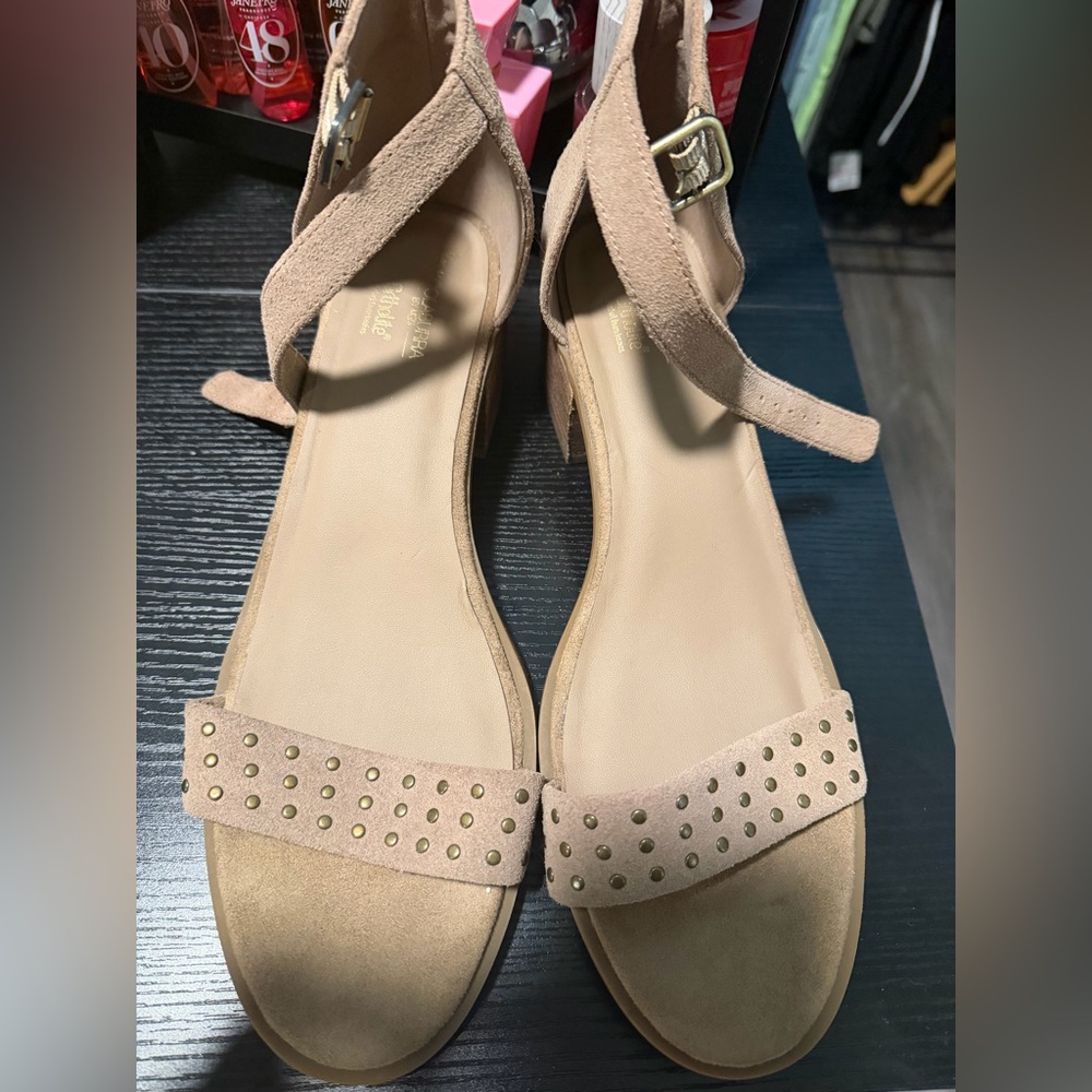 Koolaburra Tan Sandals with Gold Studs